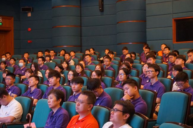 1601084646424011188.jpg 10.台下老师及同学.jpg