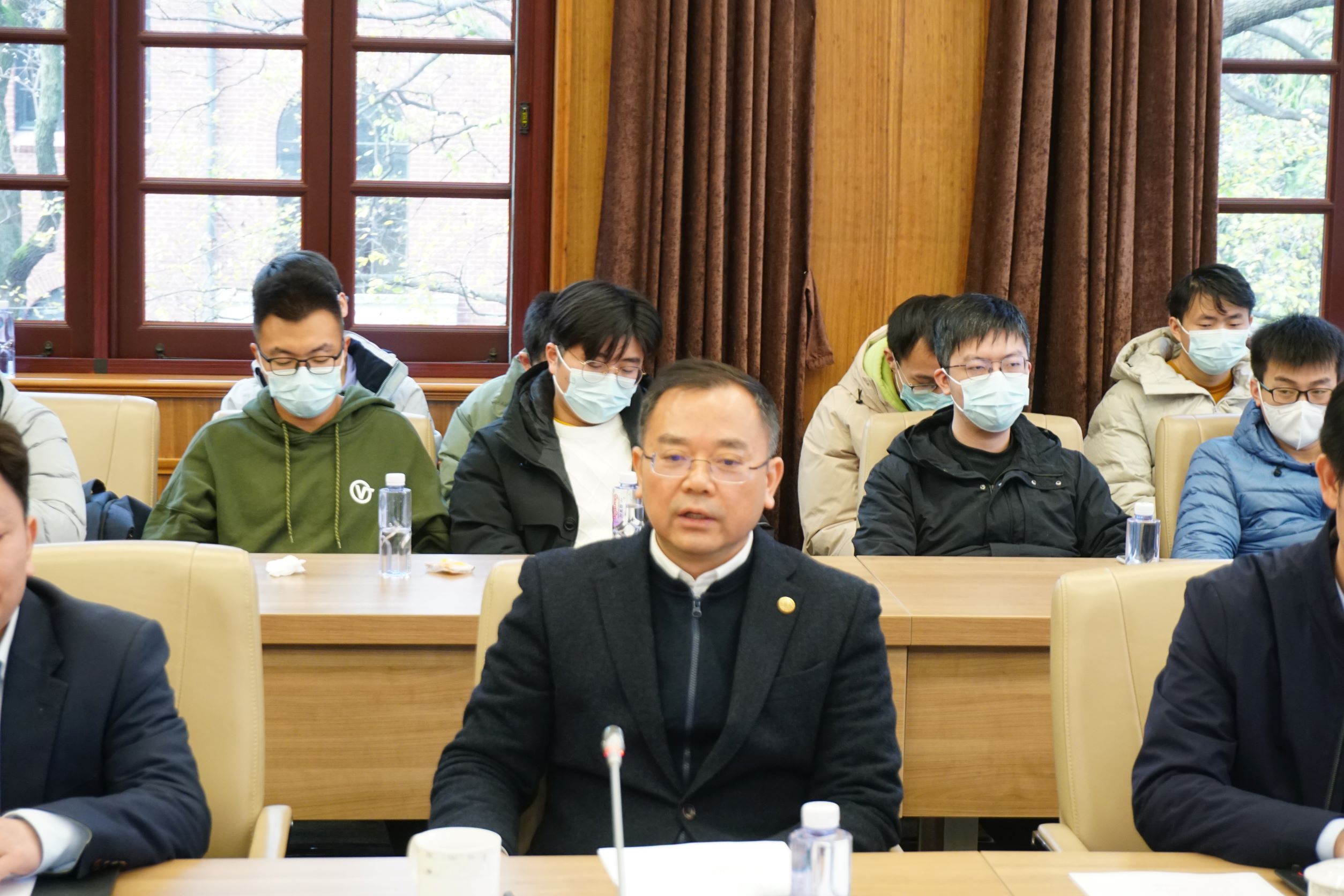 1640766900391087910.jpg 周傲英 一.jpg